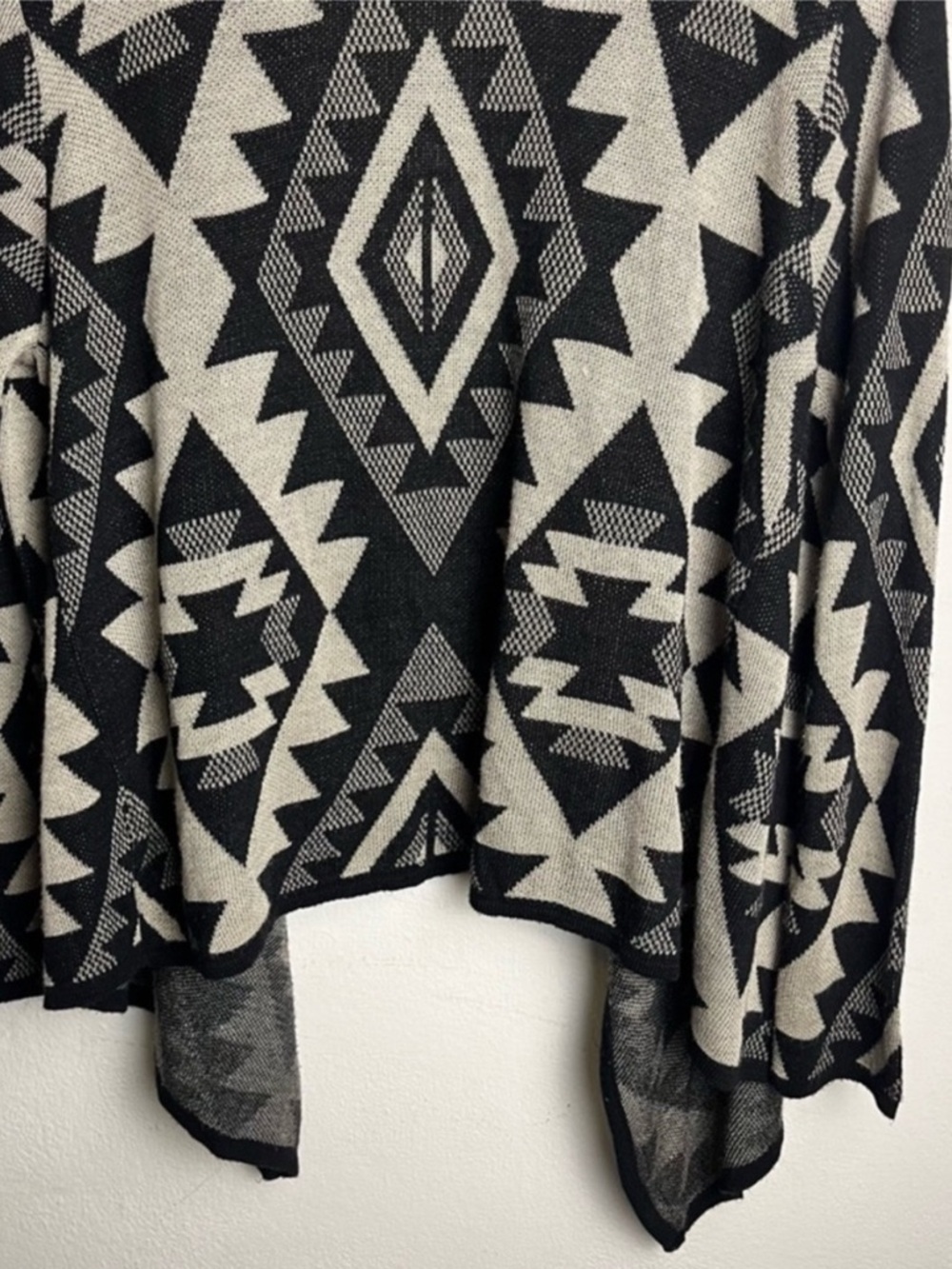 A KNITCH ABOVE Aztec Cardigan - Picture 7 of 10